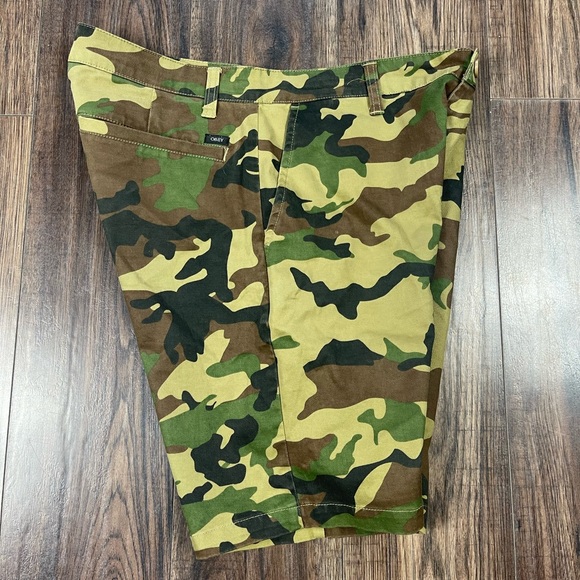 OBEY CAMO SHORTS - Picture 3 of 5